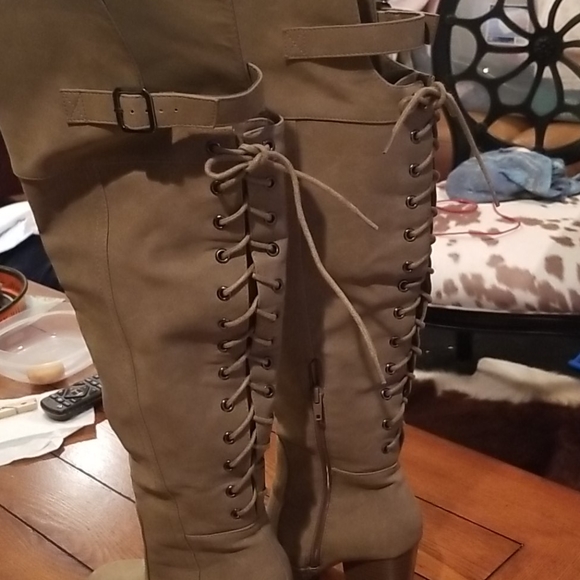 Over the knee lace up boots - Picture 2 of 4